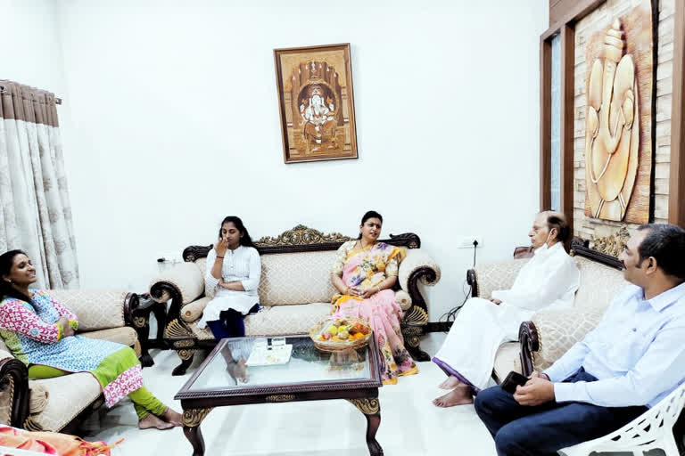 Nagari MLA Roja   met former minister Reddywari Chengareddy at hyderabad