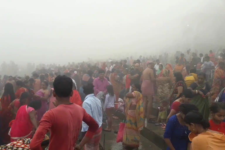 devotees gathered to take a holy dip in Ganges on Maghi Purnima in sahibganj