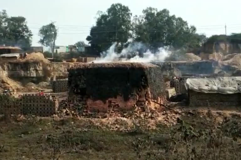 Illegal coal mining in Chirmiri