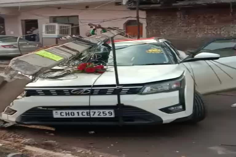 chandigarh car electric pole accident