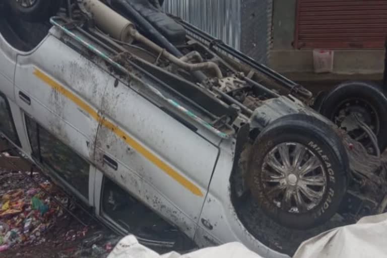انتت ناگ: سری گفوارہ میں سڑک حادثہ، تین افراد زخمی