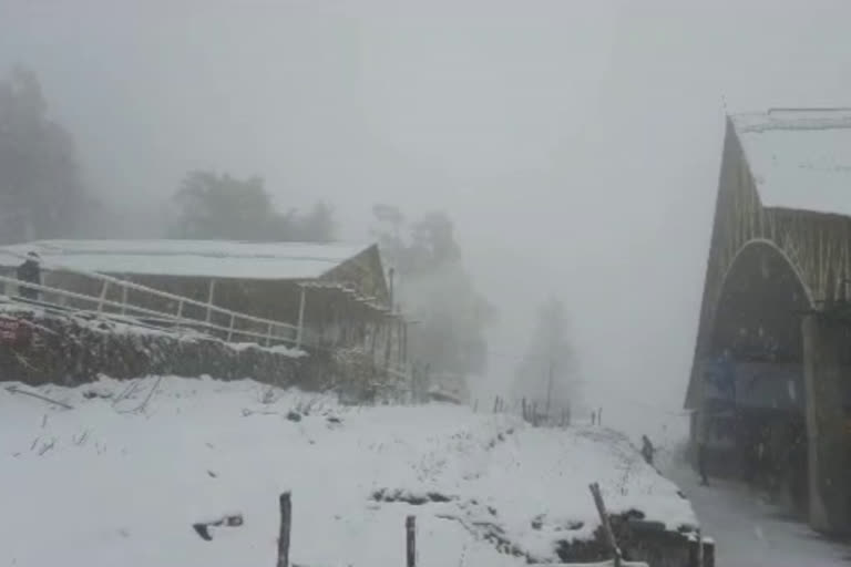 Manali-Keylong road closed due to snowfall