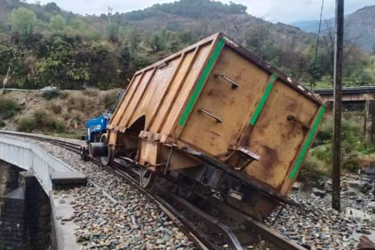 The cargo derailed on the Jogindernagar-Pathankot railway track