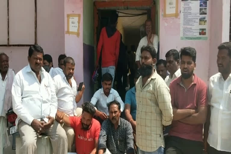 gangwar-village-people-protest-at-tehsildar-office-for-sand-mafia-in-vikarabad-district