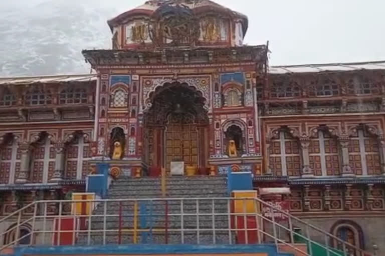 Snow again in Badrinath Dham