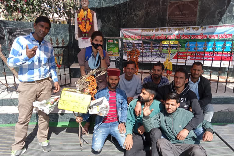 weekly-sit-in-demonstration in jaunpur development block of tehri