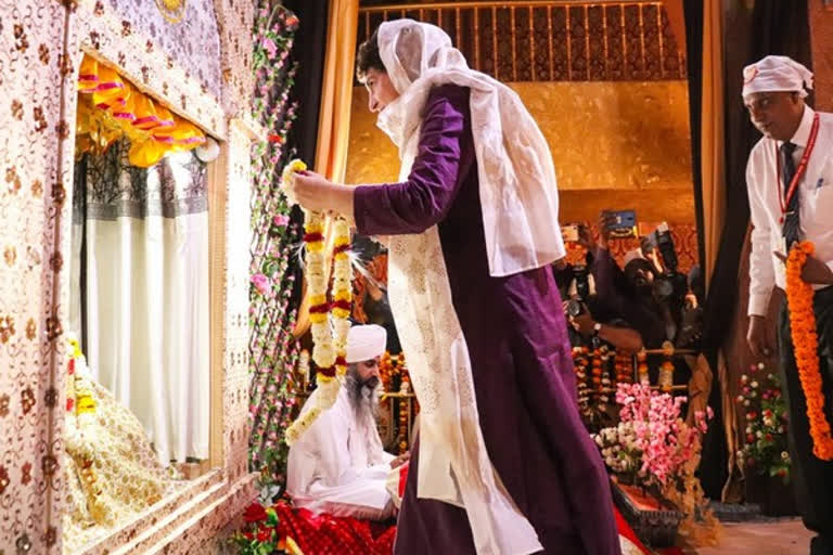 Priyanka Gandhi visits Sant Ravidas temple in Varanasi