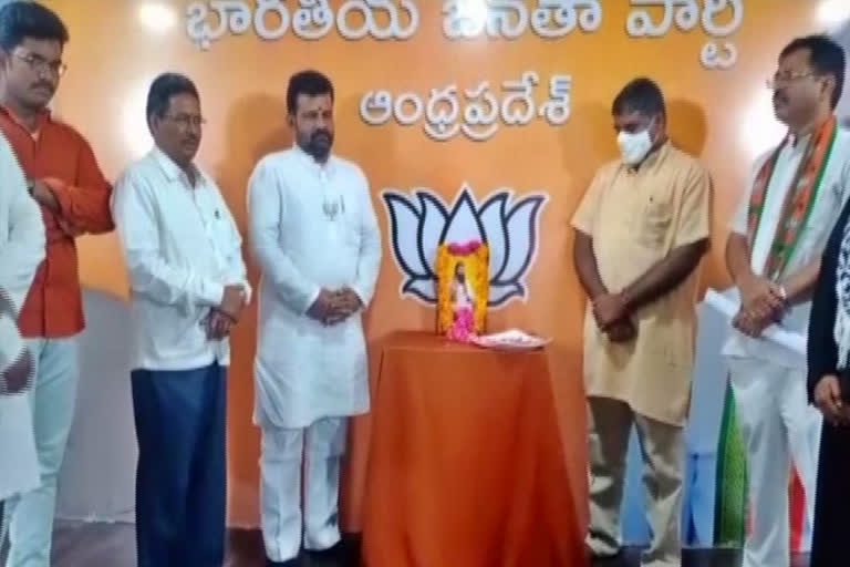 bjp leaders tributes to bhaktha ravidas