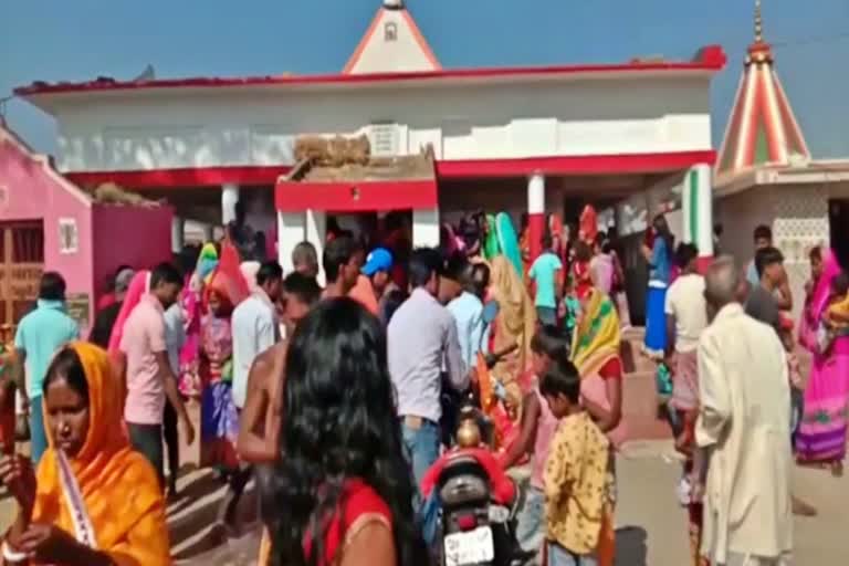 crowd in dukhiya temple sad on maghi purnima