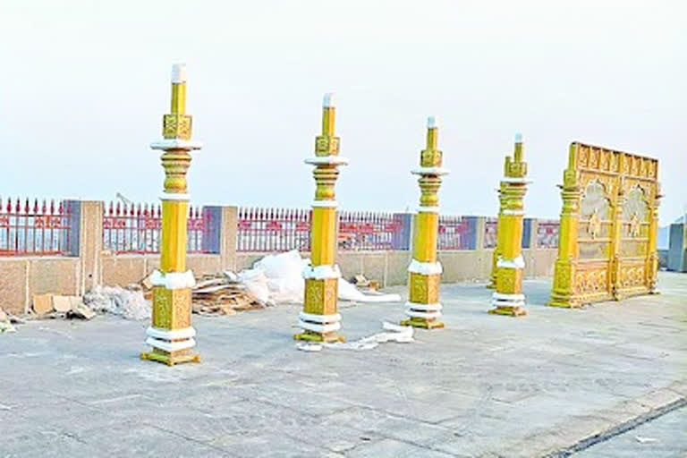 Arrangement of darshan row boxes in Yadadri temple