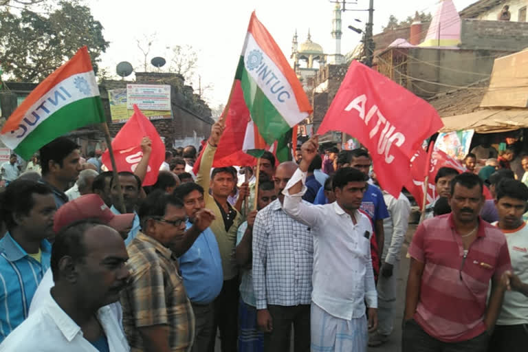 রিষড়ার জুটমিলে বিক্ষোভ শ্রমিকদের