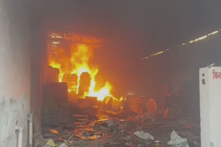 fire broke out in two factory at firozabad