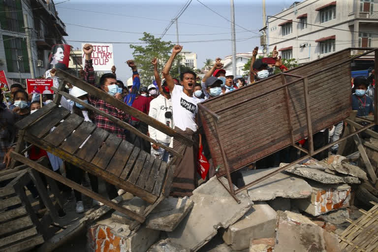 म्यांमार में प्रदर्शनकारियों पर कार्रवाई