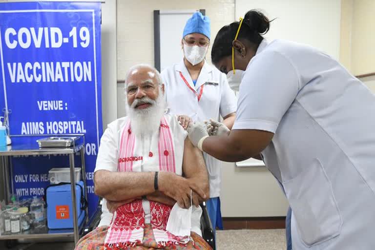 pm modi  modi takes vaccine  ന്യൂഡൽഹി  COVID-19 vaccine  ന്യൂഡൽഹി  പ്രധാനമന്ത്രി നരേന്ദ്ര മോദി  എയിംസ്  ഡൽഹി എയിംസ്  കൊവിഡ് മുക്തി