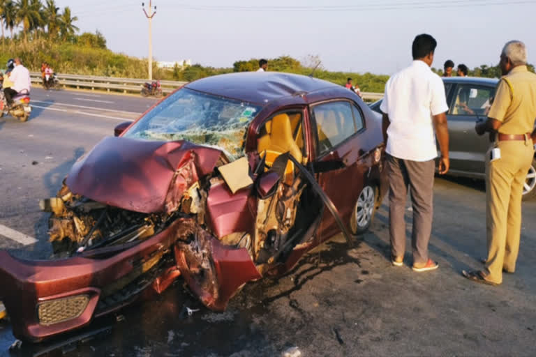 நாம் தமிழர் கட்சி நிர்வாகி கார் விபத்து  3 பேர் மருத்துவமனையில் அனுமதி