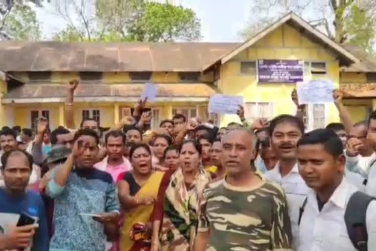 বৰপেটাত সদৌ অসম প্রশিক্ষণপ্রাপ্ত গৃহৰক্ষী সন্থাৰ কৰ্মবিৰতি পালন