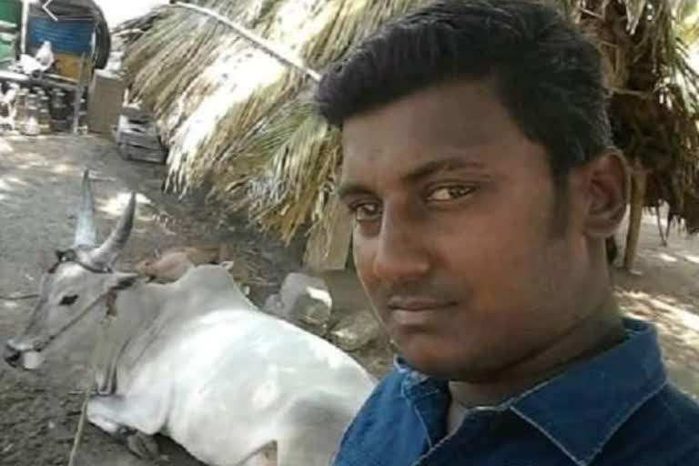 youngman body discovered in Kalingarayan canal, Kalingarayan canal, Erode latest, erode district news, erode, ஈரோட்டில் காவலாளியின் சடலம் மீட்பு, ஈரோடு மாவட்டச்செய்திகள், ஈரோடு