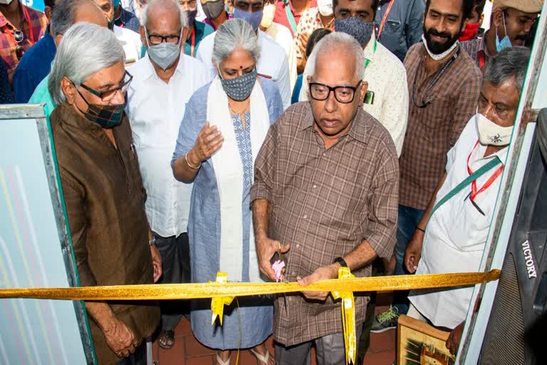 ഐഎഫ്എഫ്കെ പാലക്കാട് പുതിയ വാർത്ത  പാലക്കാട് ഐഎഫ്എഫ്കെ വാർത്ത  ലോകത്തിന്‍റെ മാറ്റം ദർശിക്കാം ഐഎഫ്എഫ്കെ വാർത്ത  ഐഎഫ്എഫ്കെ 2021 വാർത്ത  ലോകത്തിന്‍റെ മാറ്റം ദർശിക്കാം മുണ്ടൂര്‍ വാർത്ത  മുണ്ടൂര്‍ സേതുമാധവന്‍ പാലക്കാട് വാർത്ത  മുണ്ടൂര്‍ സേതുമാധവന്‍ ഐഎഫ്എഫ്കെ വാർത്ത  സാഹിത്യകാരൻ മുണ്ടൂര്‍ സേതുമാധവന്‍ ചലച്ചിത്രമേള വാർത്ത  mundoor sethumadhavan iffk news latest  mundoor sethumadhavan palakkadu news  mundoor change of world through iffk news  palakkad iffk latest news  iffk palakkad 2021 news