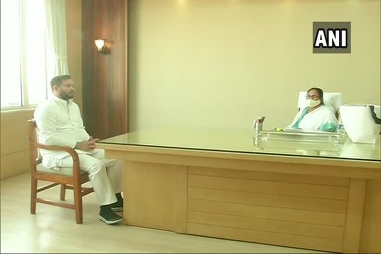 Tejashwi meets Mamata Banerjee  offers full support of RJD in Bengal Assembly polls  ബംഗാളിൽ മമത ബാനർജിക്ക് പിന്തുണ പ്രഖ്യാപിച്ച് തേജശ്വി യാദവ്  കൊൽക്കത്ത  കൊൽക്കത്ത വാർത്തകൾ  Tejashwi  Bengal Assembly polls