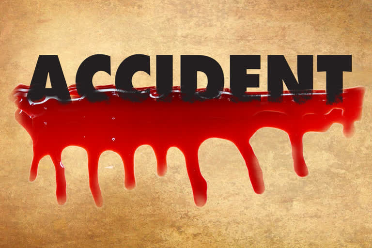 six died in road accident  road accident in kanpur dehat  KANPUR DEHAT NERWS  road accident in bhognipur  6 killed as coal-laden truck overturns in UP  Kanpur road accident  ഉത്തർപ്രദേശിൽ കൽക്കരിയുമായി വന്ന ട്രക്ക് മറിഞ്ഞ് ആറ് പേർ മരിച്ചു  ട്രക്ക് അപകടം  കൽക്കരി ട്രക്ക് അപകടം  ഭോഗ്‌നിപൂർ  accident