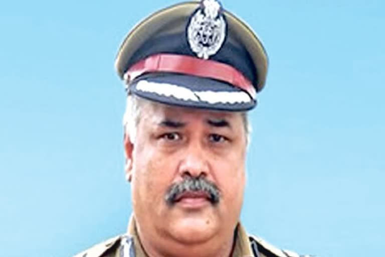 special DGP said to women sp to fell down for apologies and request to not given compliant