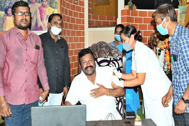 Minister BC Patil gets covid-19 vaccine