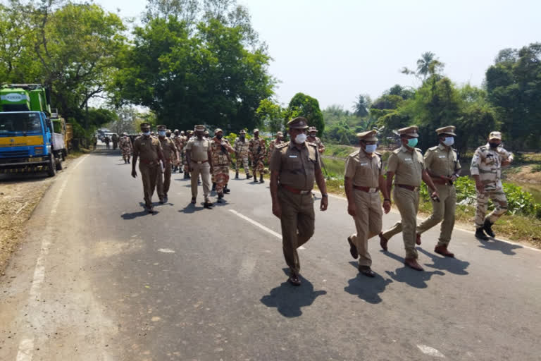 மத்திய பாதுகாப்பு படையினரின் அணிவகுப்பு