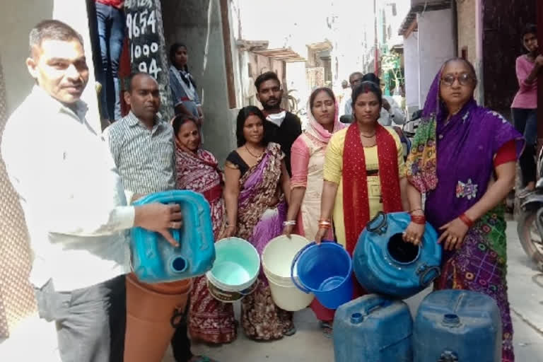 People in Prem Nagar 2 U-block of Kiradi are troubled by water problem