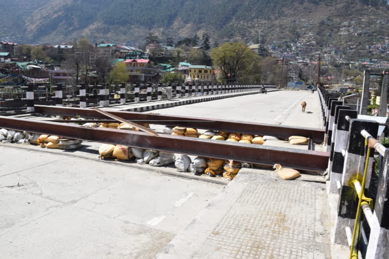 slow pace Repair work of Bhootnath bridge kullu