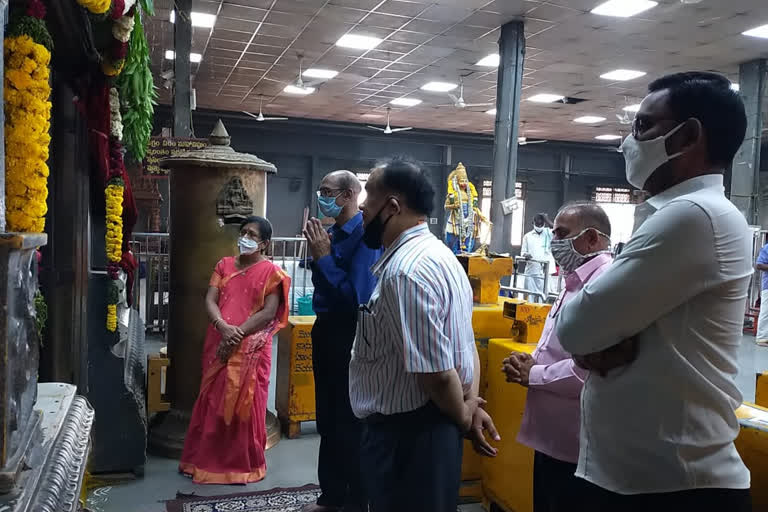 endowment commissioner at lakshmi narayanaswamy temple in yadadri bhuvanagiri district