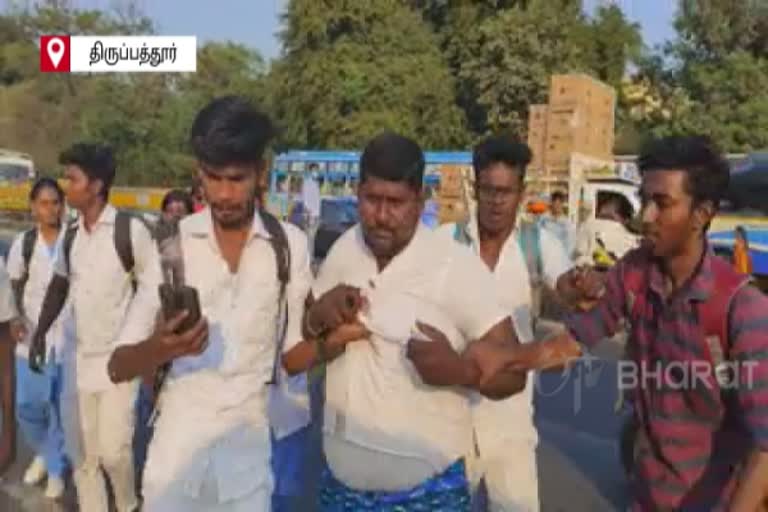 ஓடும் பேருந்தில் பெண்களிடம் தவறாக நடக்க முயன்ற இளைஞருக்கு தர்மஅடி!