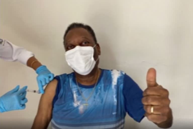 Pele gets his first COVID-19 shot in Brazil