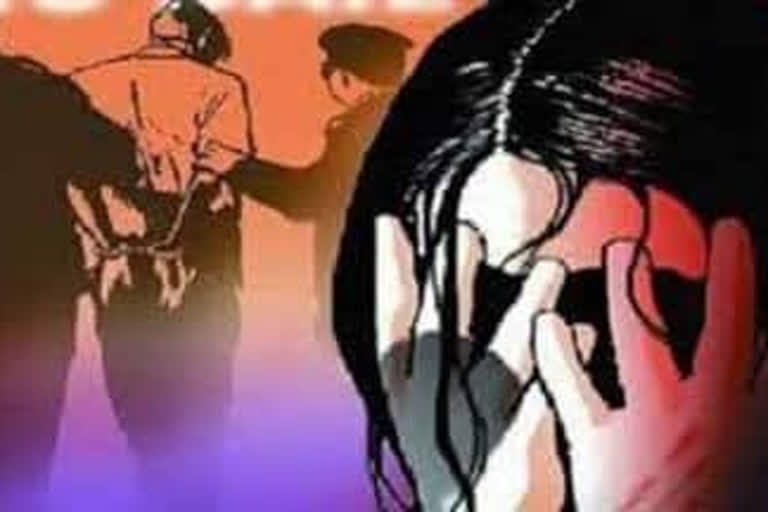 Accused of blackmailing girl arrested in indore