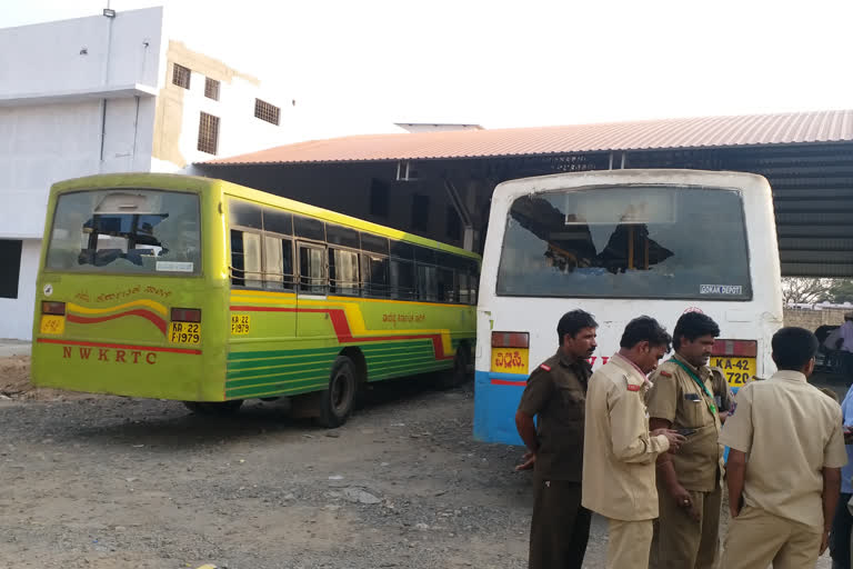 Ramesh Jarakiholi supporters thrown stones on buses in Belgavi