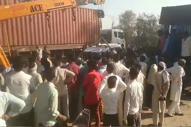 हरियाणा पुलिस की गाड़ी ने बाइक को मारी टक्कर, Haryana police car hit the bike