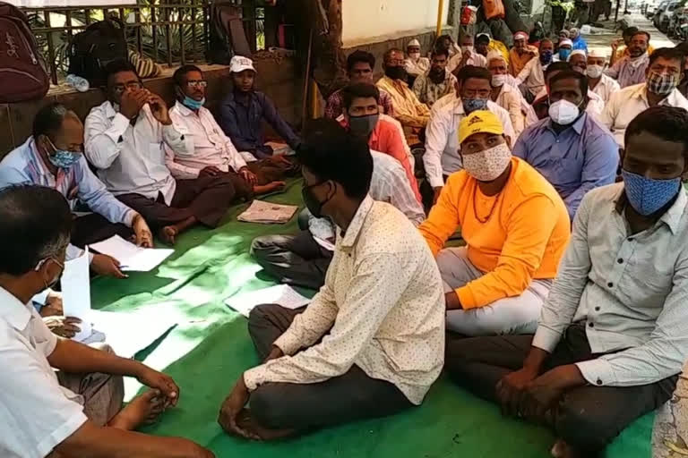 Indefinite sit-in agitation of Chandoli, Warna project victims in front of District Collector's office