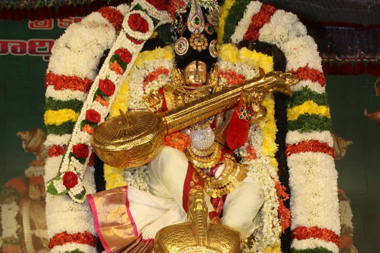 srinivasamangapuram sti kalyanavenkateshwara swamy appear on hamsa vahanam