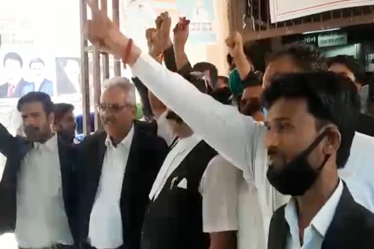 Lawyers opened front against station incharge