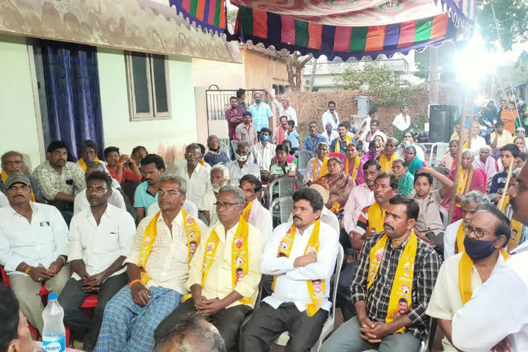 200 ysrcp activist joined in to tdp at east godavari