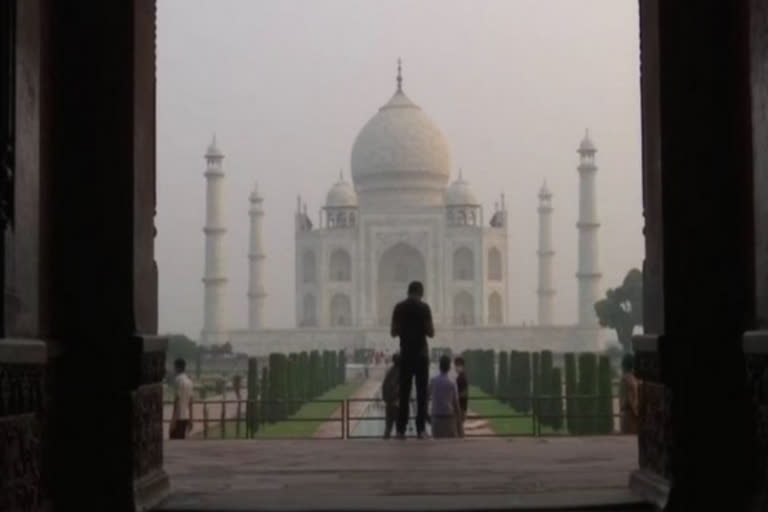 Taj Mahal shut after bomb hoax  ബോംബ് ഭീഷണി; താജ്‌മഹൽ പൂട്ടി  താജ്‌മഹൽ പൂട്ടി  Bomb hoax