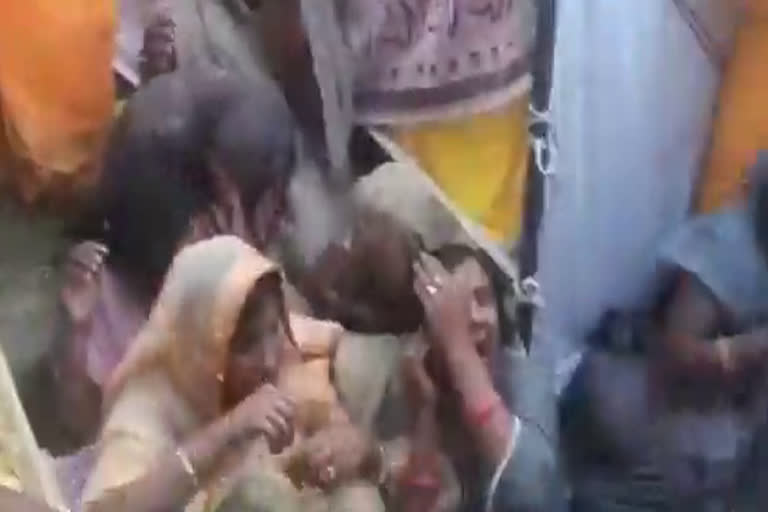 Thief women caught stealing in Bhagwat Katha