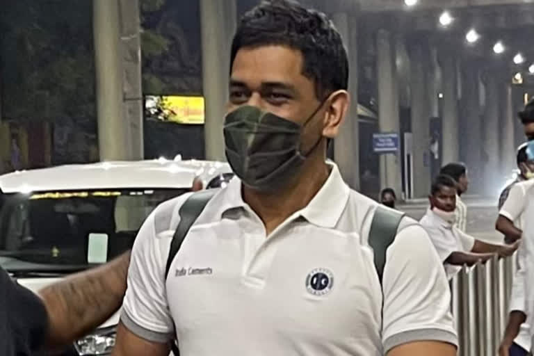 Dhoni lands in Chennai