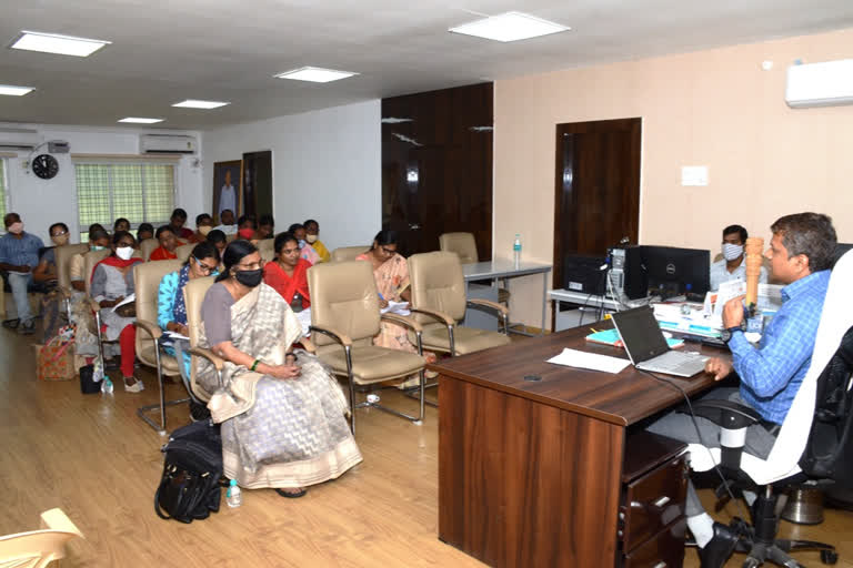 Collector Krishna Aditya held a meeting with ICDS CDPOs and Anganwadi Supervisors