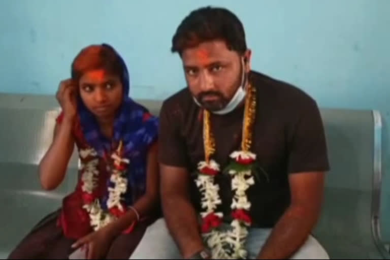 couple married in women police station in dhanbad