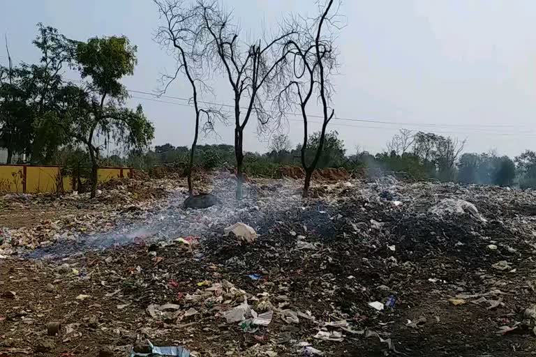 the-people-of-ganjpara-of-balod-are-disturbed-by-garbage-and-filth