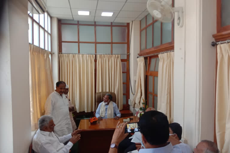 opposition-leader-siddaramaiah-meeting