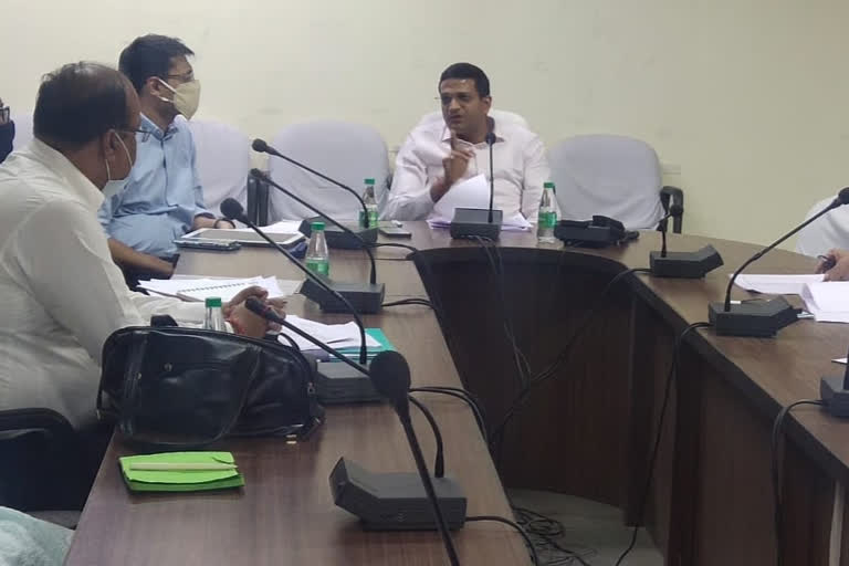 Deputy Commissioner took  meeting of jal jivan mission in ranchi