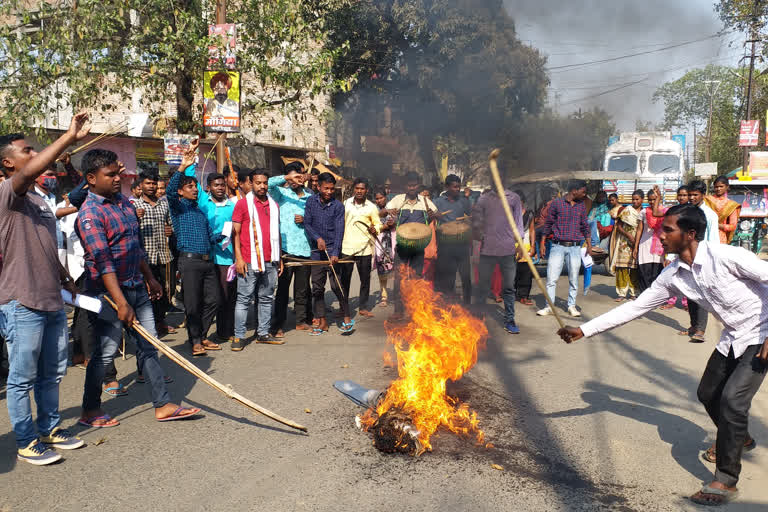 Road jam against MLA representative Pankaj Mishra in pakur