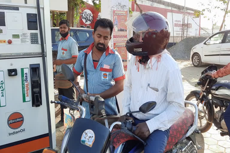 Public of balodabazar upset due to increasing prices of petrol and diesel