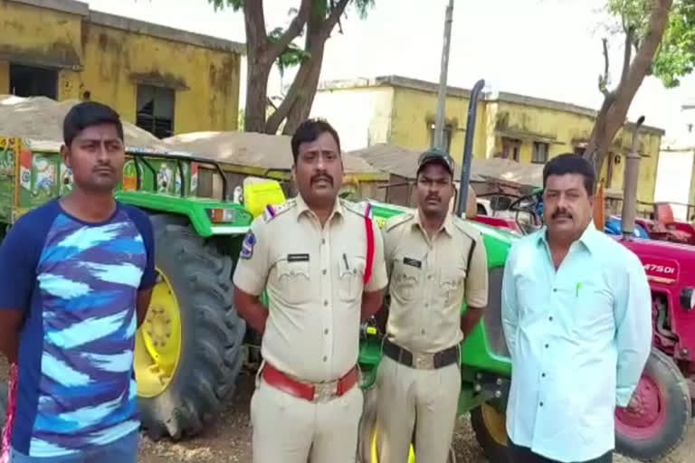 police-seized-illegal-sand-transport-tractors-at-kalvapally-chityala-mandal-in-jayashankar-bhupalpally-district